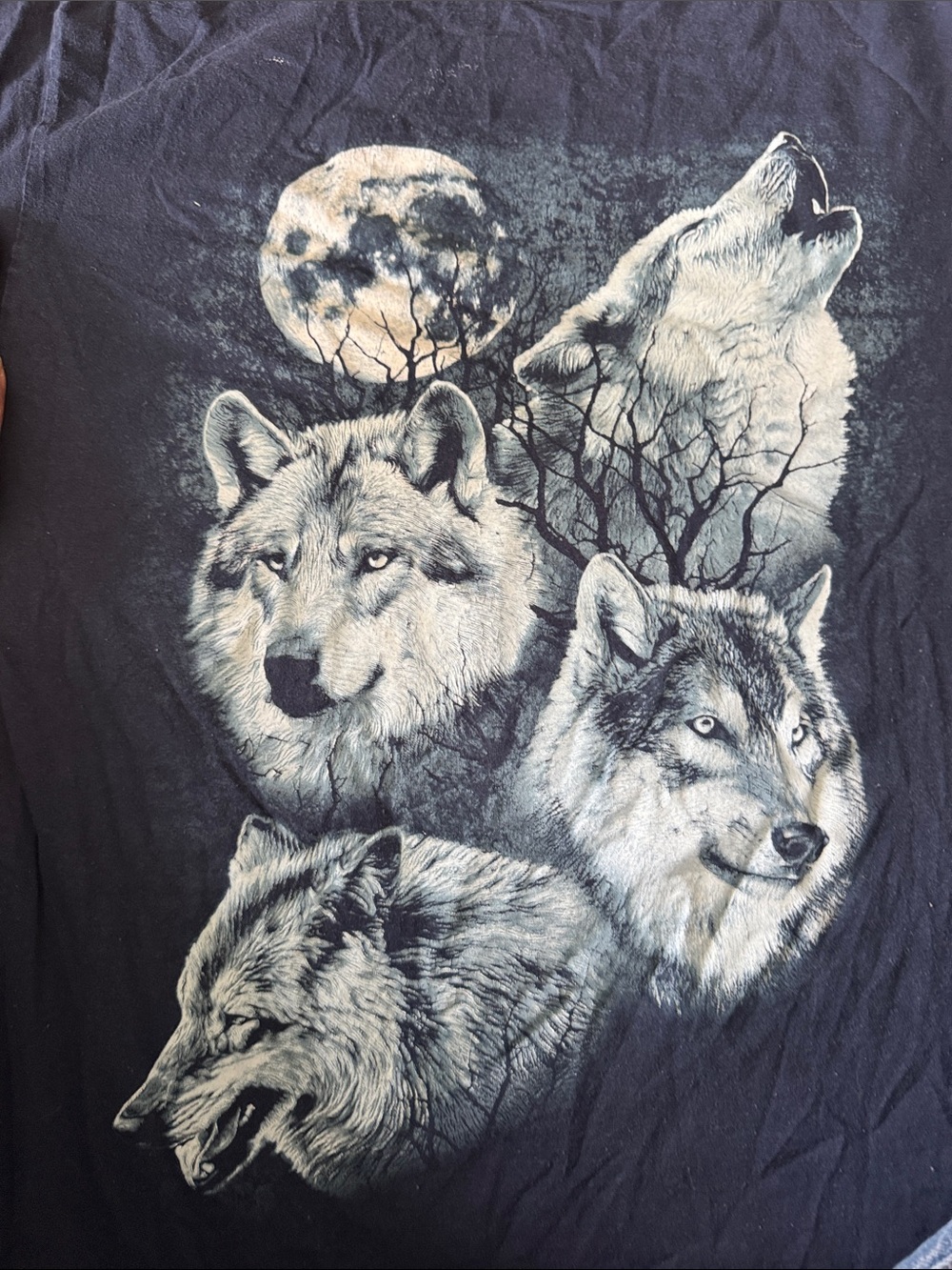 Size M Navy Blue Wolf Graphic Tee - Picture 2 of 7